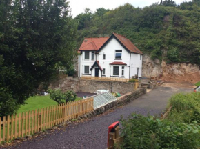 Stunning 2 Bed Detached Property in Llandudno